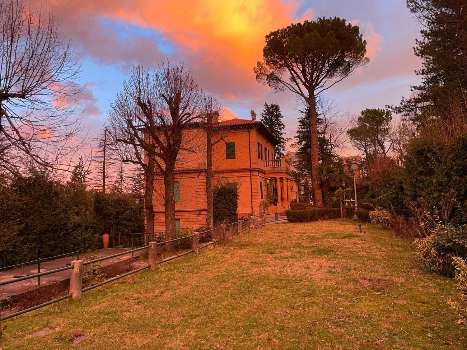 Villa delle Rose - Hotel Paradiso Amandola Esterno foto